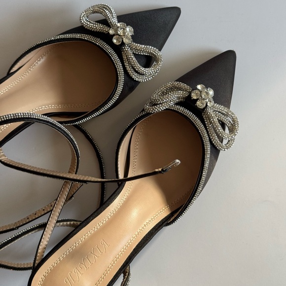 Bow heels. Satin finish. Size 10. - Picture 3 of 13